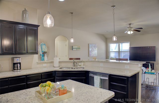 4022 W 105th Street S, Jenks, OK 74037