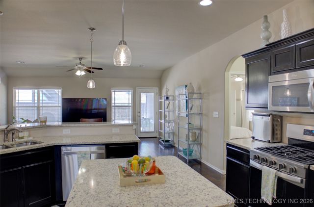 4022 W 105th Street S, Jenks, OK 74037