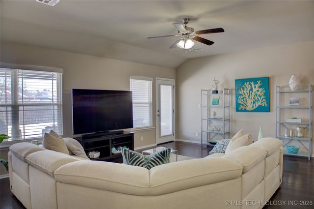 4022 W 105th Street S, Jenks, OK 74037