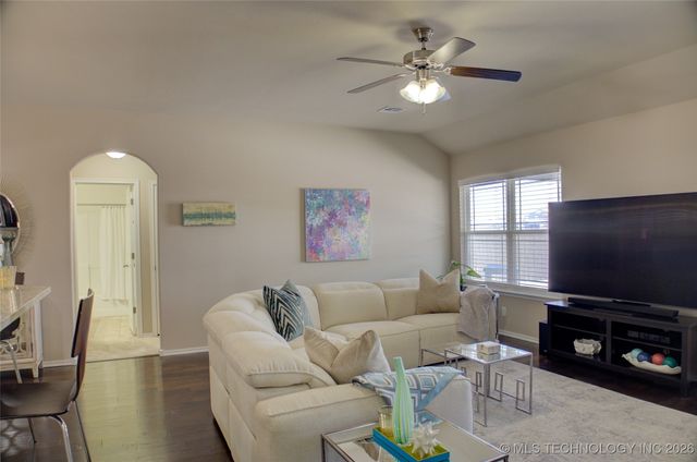 4022 W 105th Street S, Jenks, OK 74037