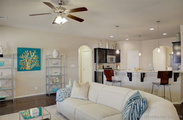 4022 W 105th Street S, Jenks, OK 74037