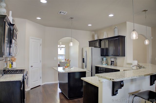 4022 W 105th Street S, Jenks, OK 74037