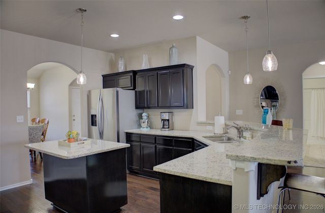 4022 W 105th Street S, Jenks, OK 74037