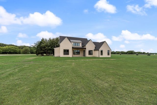 209 Waverunner Court, Corsicana, TX 75109