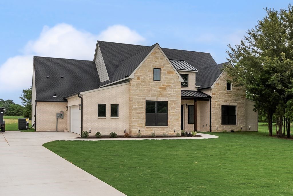 209 Waverunner Court, Corsicana, TX 75109