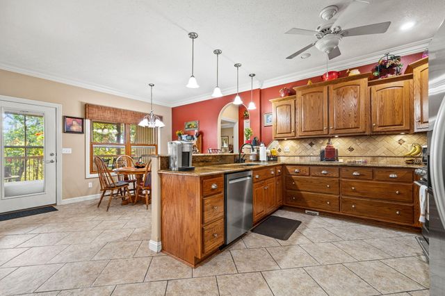 152 Dry Creek Lane, Highlandville, MO 65669