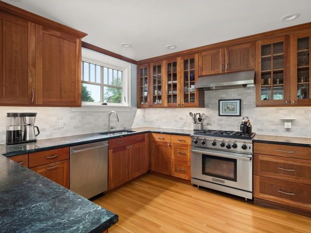 48 Henderson Terrace, Burlington, VT 05401