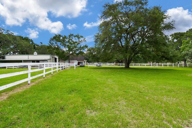 2918 La Rama, Richmond, TX 77469