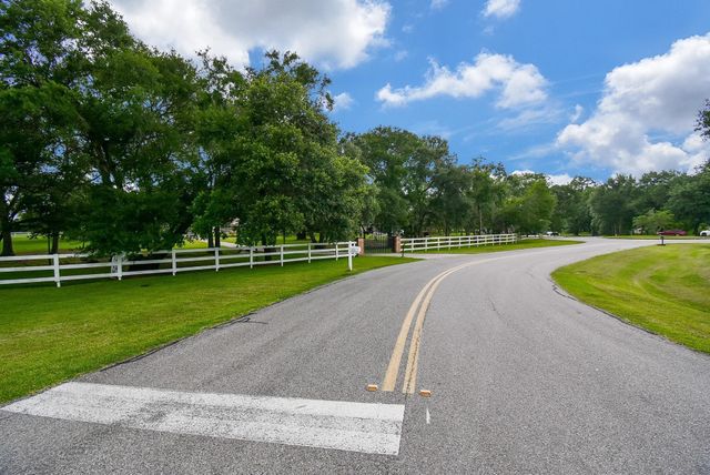 2918 La Rama, Richmond, TX 77469