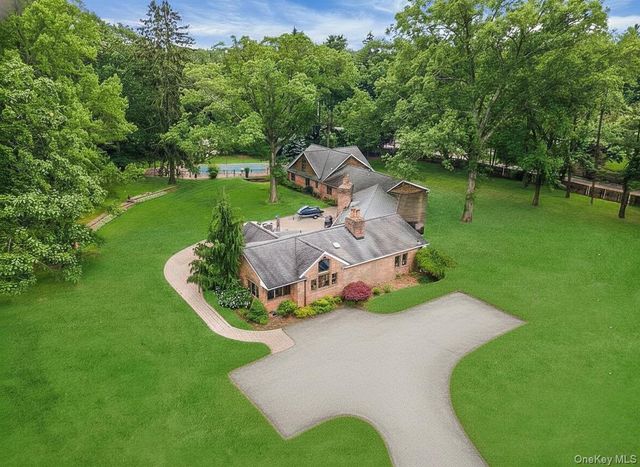 9 Chicken Valley Road, Old Brookville, NY 11545