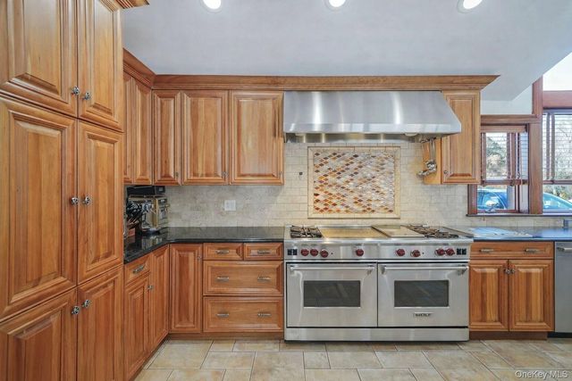 9 Chicken Valley Road, Old Brookville, NY 11545