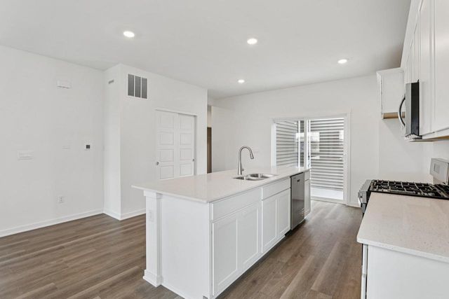 523 Trysil Aly N, Stoughton, WI 53589