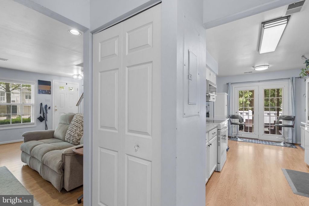 Image 10 of property listing at 29 BRONCO CT #288-B, Germantown, MD 20874