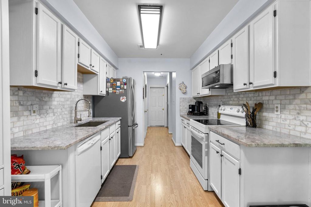 Image 13 of property listing at 29 BRONCO CT #288-B, Germantown, MD 20874