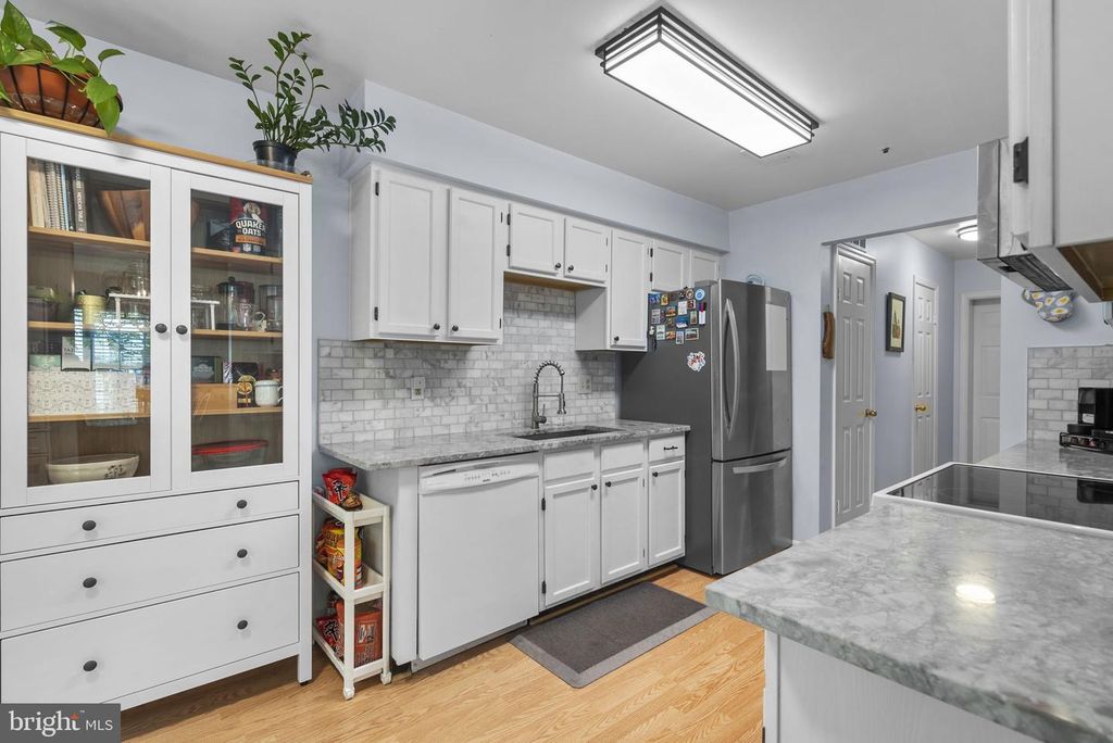 Image 14 of property listing at 29 BRONCO CT #288-B, Germantown, MD 20874