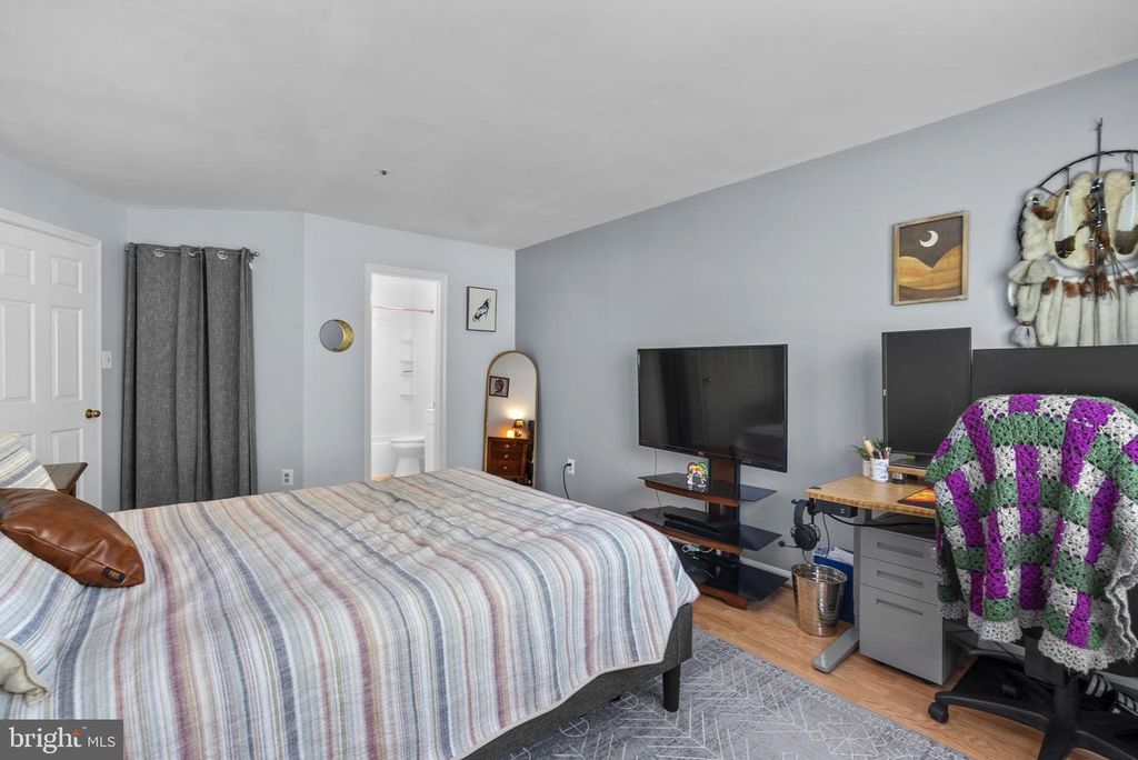 Image 25 of property listing at 29 BRONCO CT #288-B, Germantown, MD 20874
