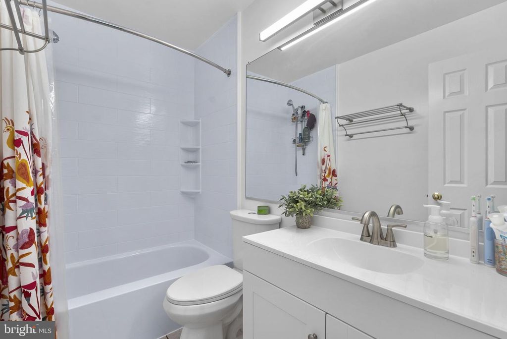 Image 26 of property listing at 29 BRONCO CT #288-B, Germantown, MD 20874