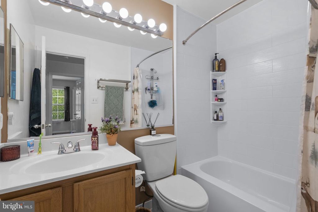Image 31 of property listing at 29 BRONCO CT #288-B, Germantown, MD 20874