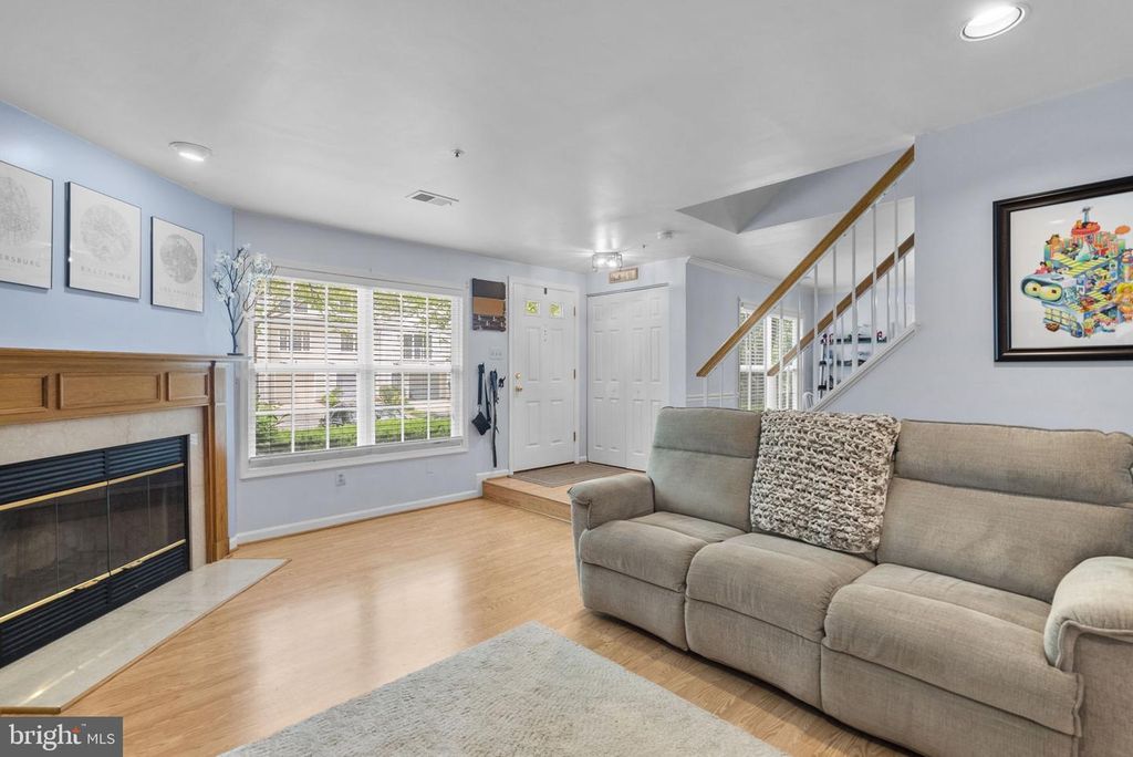 Image 4 of property listing at 29 BRONCO CT #288-B, Germantown, MD 20874