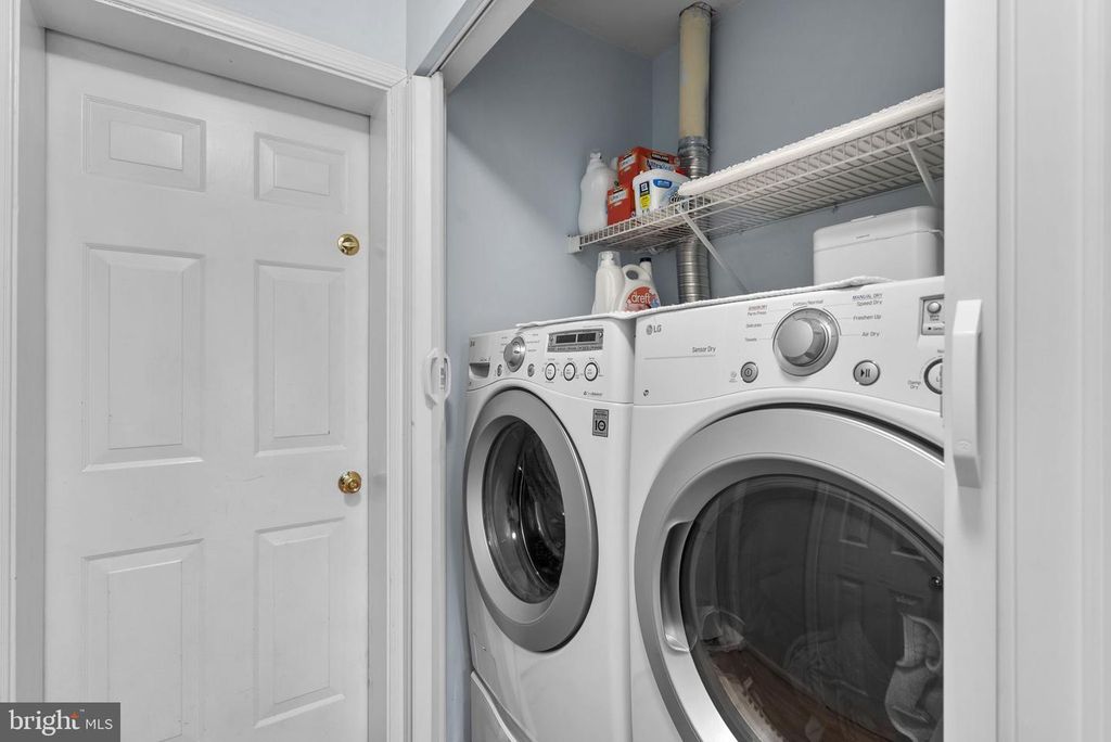 Image 9 of property listing at 29 BRONCO CT #288-B, Germantown, MD 20874