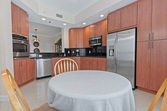 16100 EMERALD ESTATES Drive 397, Weston, FL 33331