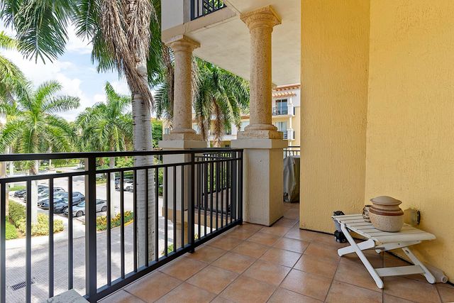 16100 EMERALD ESTATES Drive 397, Weston, FL 33331