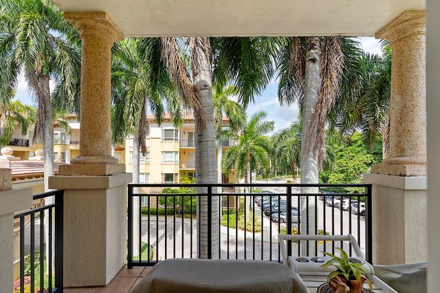 16100 EMERALD ESTATES Drive 397, Weston, FL 33331