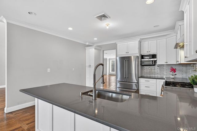 548 Mountainview Avenue, Valley Cottage, NY 10989