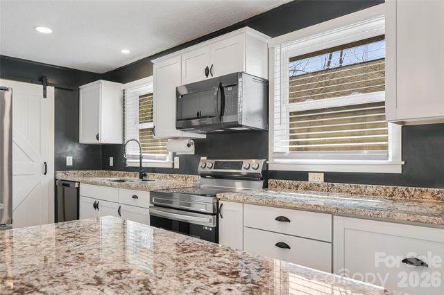 9 Woodfin Avenue, Asheville, NC 28804
