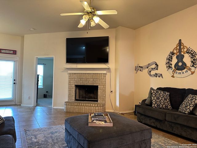 109 WILLOW RUN, Cibolo, TX 78108