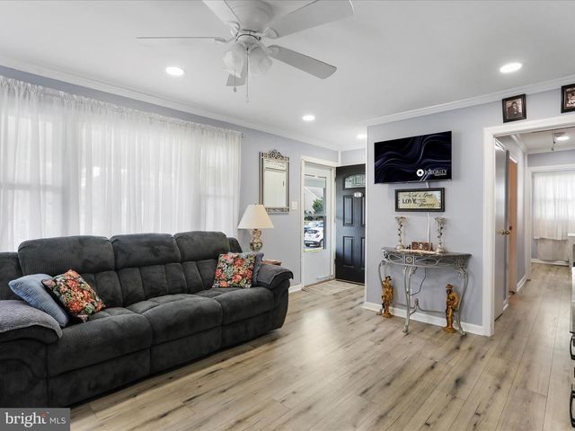 1229 WAYNE AVE, Hagerstown, MD 21742