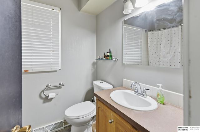 406 Robinson Avenue, Bellevue, NE 68005