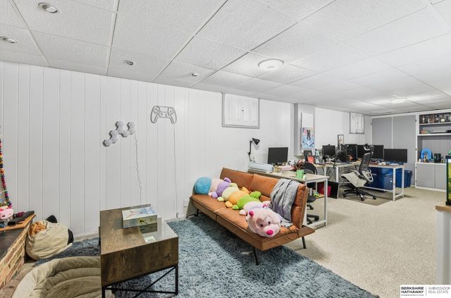 406 Robinson Avenue, Bellevue, NE 68005