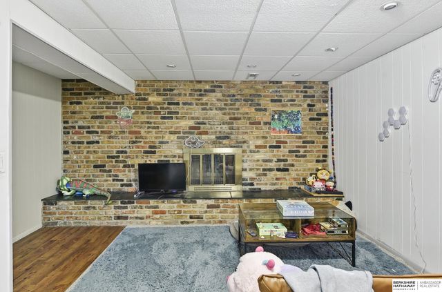 406 Robinson Avenue, Bellevue, NE 68005