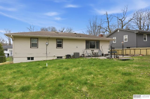 406 Robinson Avenue, Bellevue, NE 68005