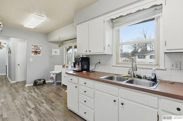 406 Robinson Avenue, Bellevue, NE 68005