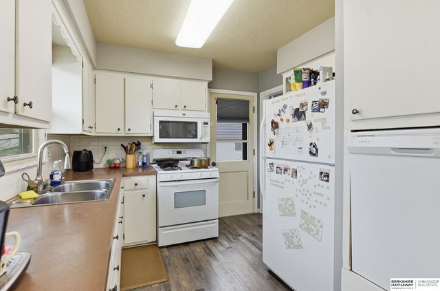 406 Robinson Avenue, Bellevue, NE 68005