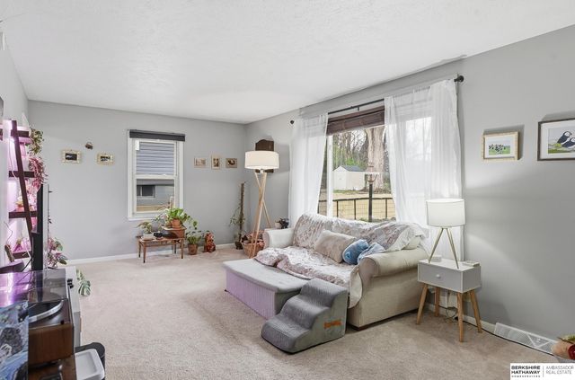 406 Robinson Avenue, Bellevue, NE 68005
