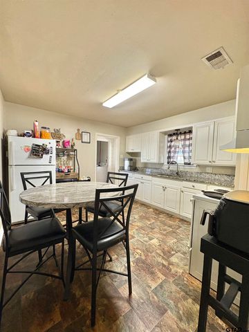 402 MILLIGAN DR, Pittsburg, TX 75686