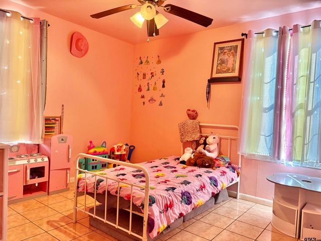 402 MILLIGAN DR, Pittsburg, TX 75686