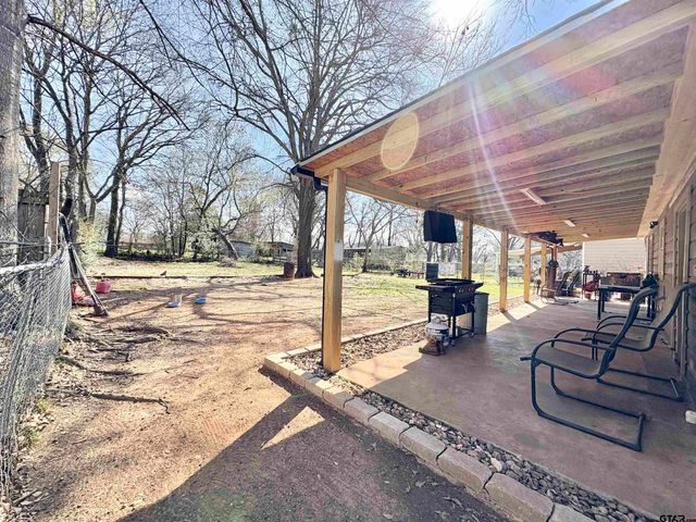 402 MILLIGAN DR, Pittsburg, TX 75686