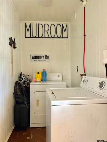 402 MILLIGAN DR, Pittsburg, TX 75686