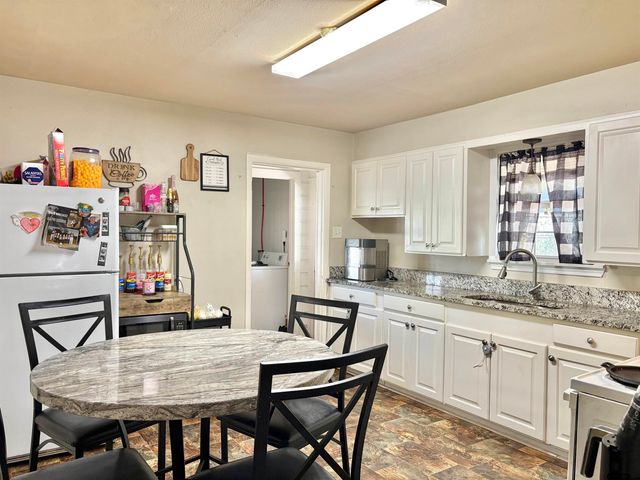 402 MILLIGAN DR, Pittsburg, TX 75686