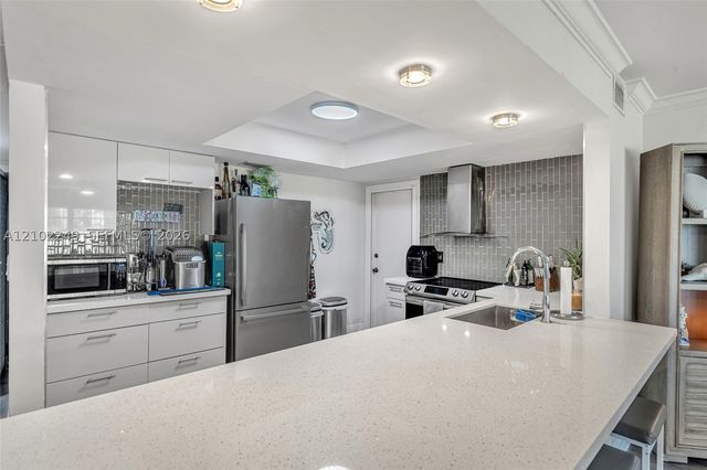 1769 NE 40th Pl 505, Pompano Beach, FL 33064