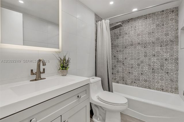 1769 NE 40th Pl 505, Pompano Beach, FL 33064