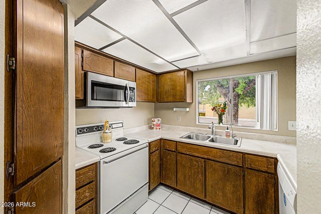 827 S HACIENDA Drive, Tempe, AZ 85281