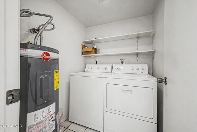 827 S HACIENDA Drive, Tempe, AZ 85281