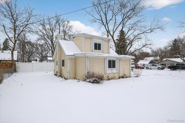 39 Pine Drive, Northfield Township, MI 48189