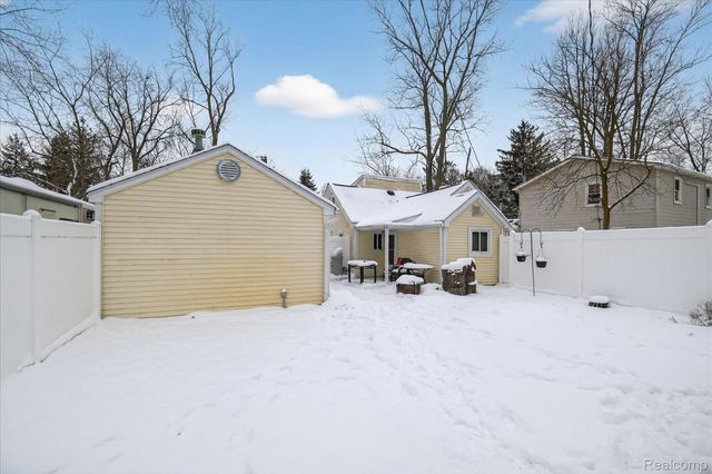 39 Pine Drive, Northfield Township, MI 48189