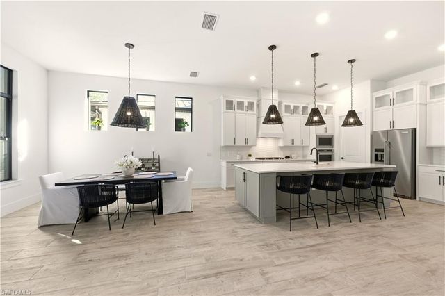 16265 Verilyn CIR, Naples, FL 34110